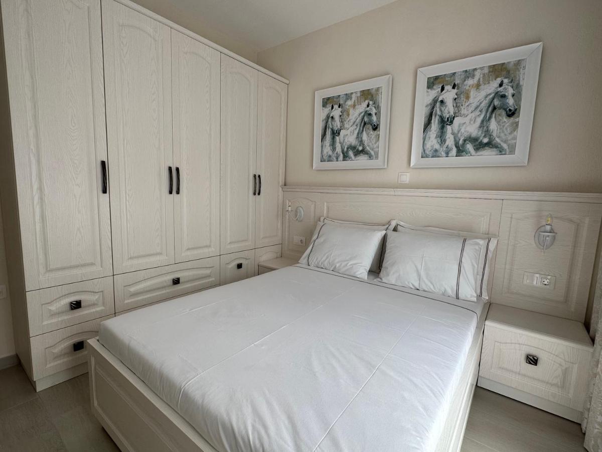 Royal Apartments - Nikiti Экстерьер фото