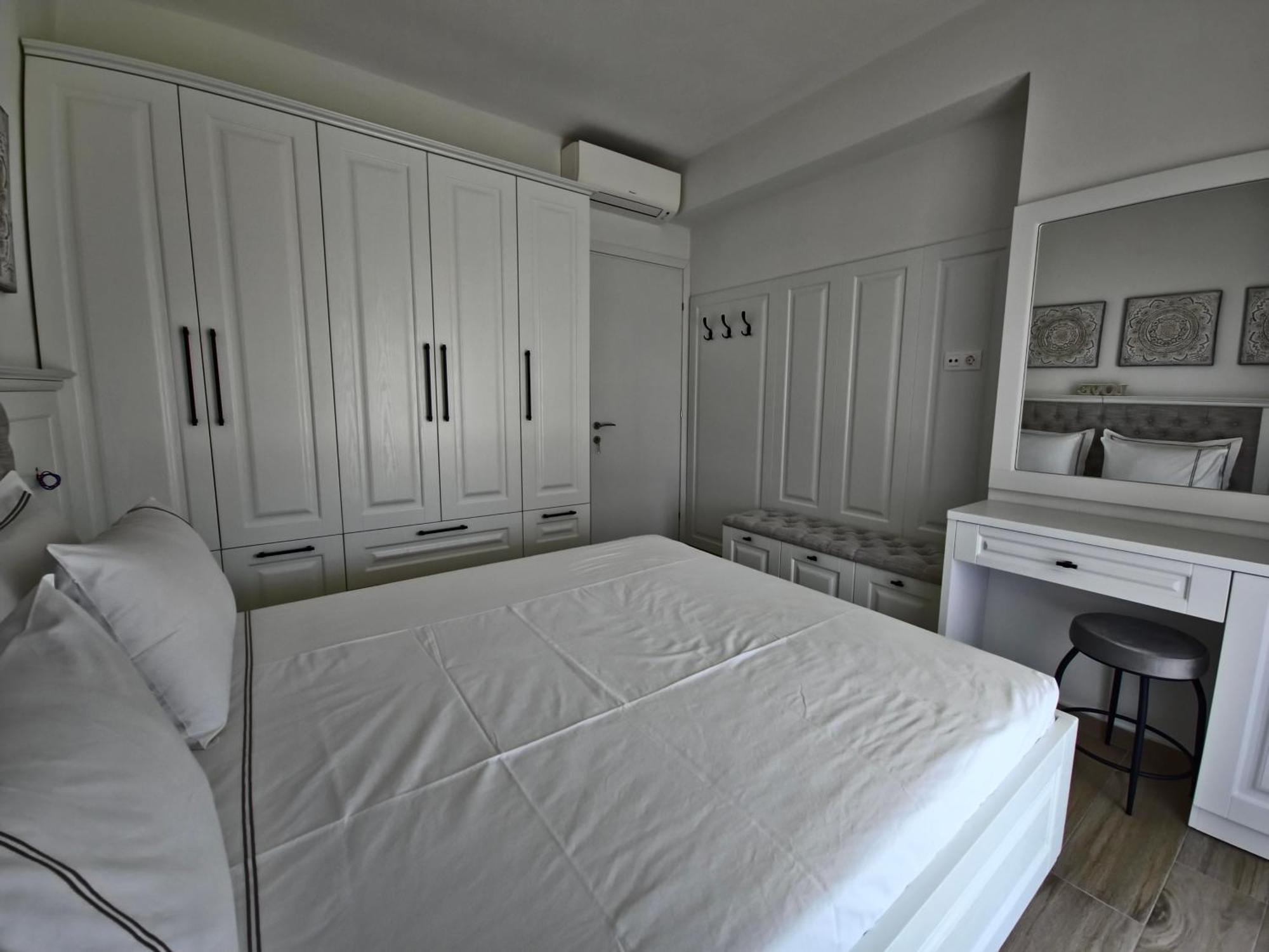 Royal Apartments - Nikiti Экстерьер фото