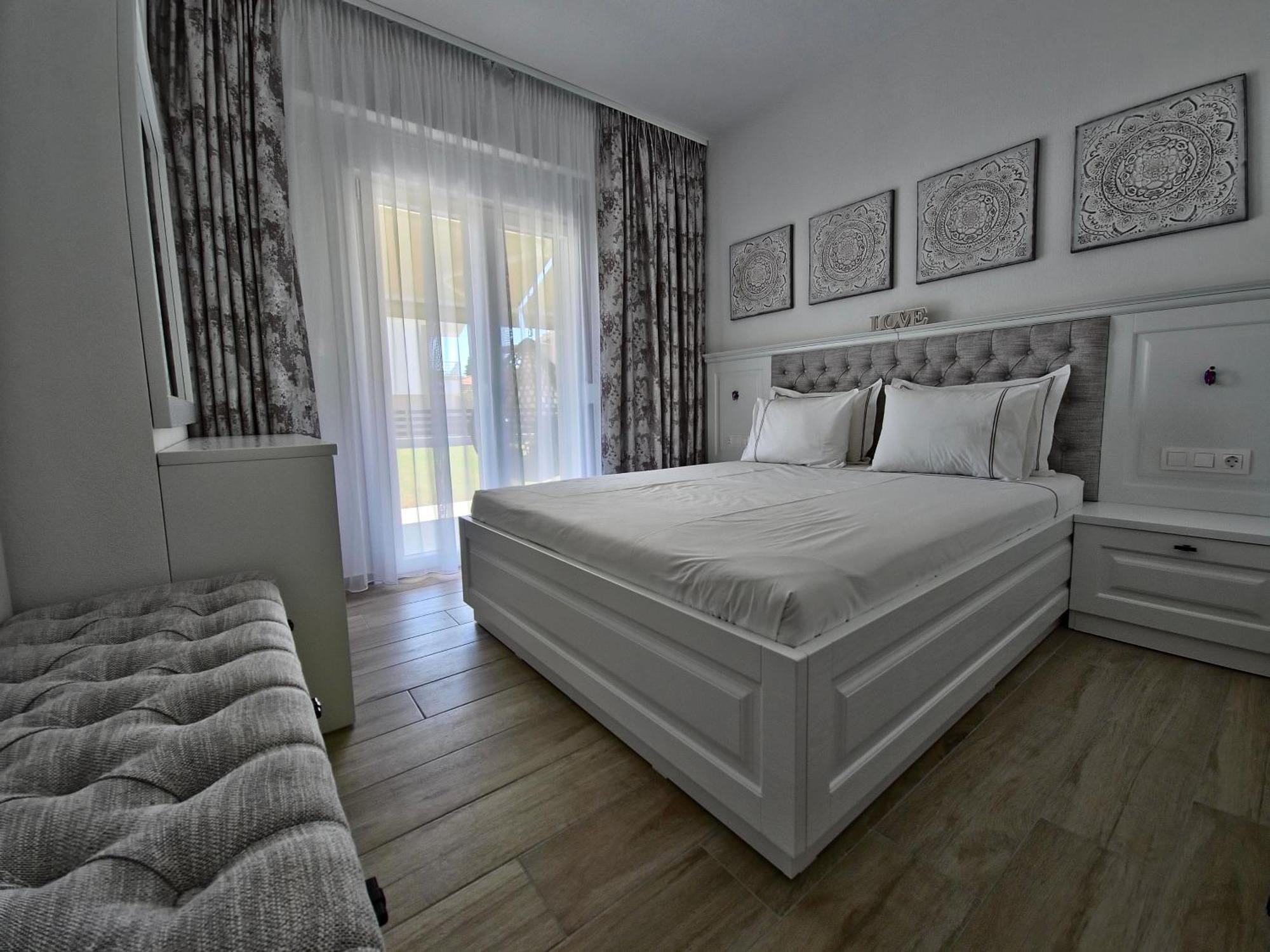 Royal Apartments - Nikiti Экстерьер фото